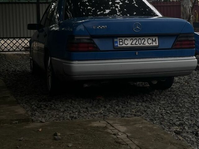 Синий Мерседес Е-Класс, объемом двигателя 0 л и пробегом 300 тыс. км за 2100 $, фото 1 на Automoto.ua