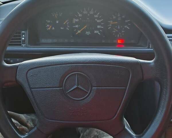 Синий Мерседес Е-Класс, объемом двигателя 2.5 л и пробегом 614 тыс. км за 2700 $, фото 14 на Automoto.ua