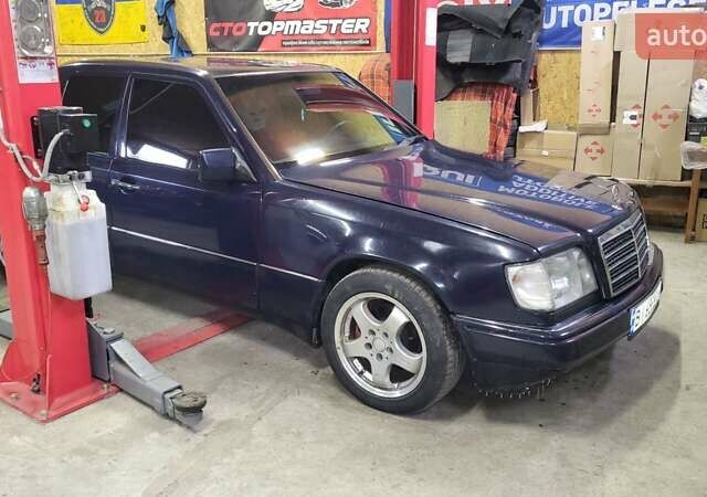 Синий Мерседес Е-Класс, объемом двигателя 2.8 л и пробегом 400 тыс. км за 2800 $, фото 3 на Automoto.ua