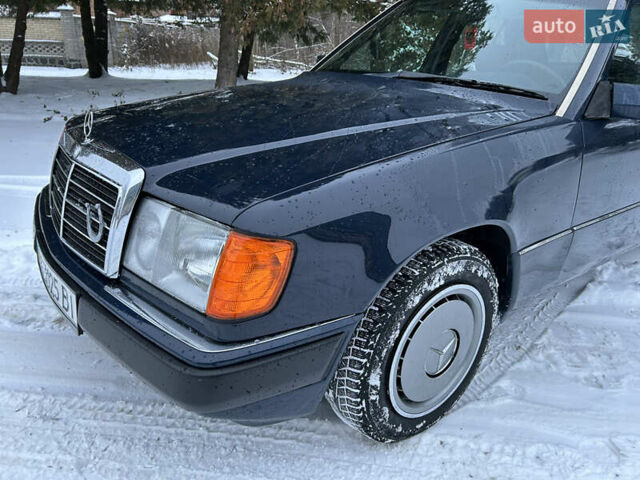 Синий Мерседес Е-Класс, объемом двигателя 2.5 л и пробегом 402 тыс. км за 4500 $, фото 14 на Automoto.ua