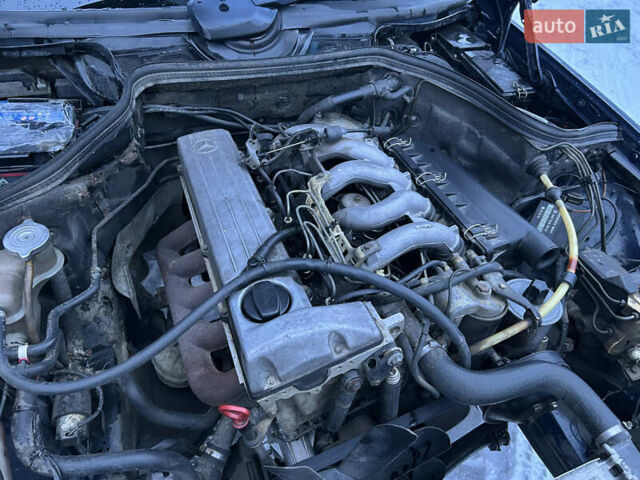 Синий Мерседес Е-Класс, объемом двигателя 2.5 л и пробегом 402 тыс. км за 4500 $, фото 26 на Automoto.ua