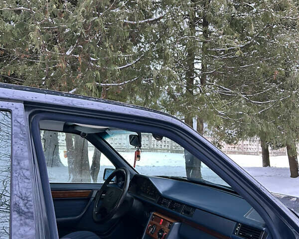 Синий Мерседес Е-Класс, объемом двигателя 2.5 л и пробегом 402 тыс. км за 4500 $, фото 19 на Automoto.ua