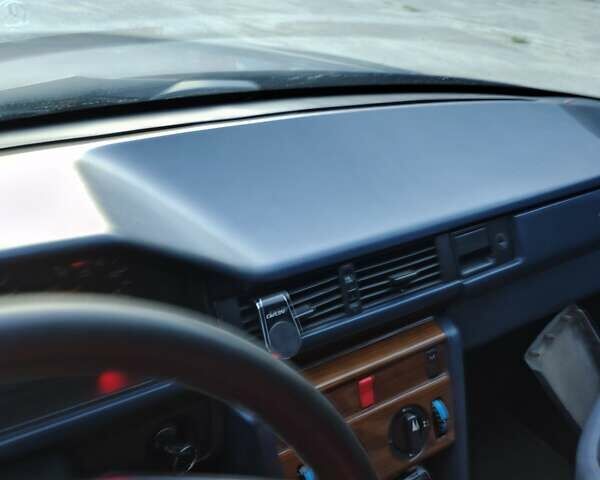 Синий Мерседес Е-Класс, объемом двигателя 2.5 л и пробегом 614 тыс. км за 2700 $, фото 11 на Automoto.ua