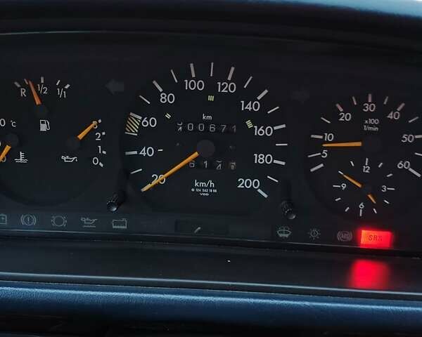 Синий Мерседес Е-Класс, объемом двигателя 2.5 л и пробегом 614 тыс. км за 2700 $, фото 12 на Automoto.ua