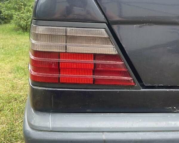 Синий Мерседес Е-Класс, объемом двигателя 2.2 л и пробегом 358 тыс. км за 2200 $, фото 10 на Automoto.ua