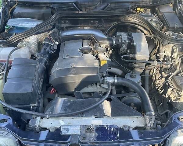 Синий Мерседес Е-Класс, объемом двигателя 2.2 л и пробегом 358 тыс. км за 2200 $, фото 9 на Automoto.ua