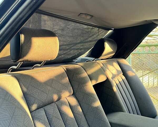 Синий Мерседес Е-Класс, объемом двигателя 2.2 л и пробегом 447 тыс. км за 1900 $, фото 7 на Automoto.ua