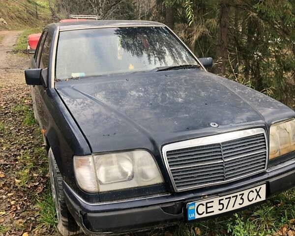 Синий Мерседес Е-Класс, объемом двигателя 2.2 л и пробегом 497 тыс. км за 1100 $, фото 3 на Automoto.ua