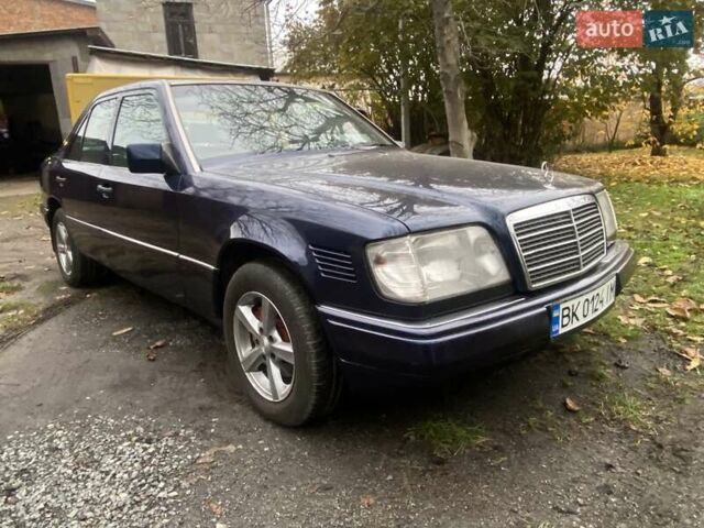 Синий Мерседес Е-Класс, объемом двигателя 3 л и пробегом 456 тыс. км за 5900 $, фото 3 на Automoto.ua