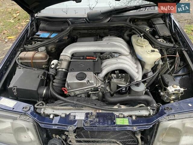 Синий Мерседес Е-Класс, объемом двигателя 3 л и пробегом 456 тыс. км за 5900 $, фото 7 на Automoto.ua