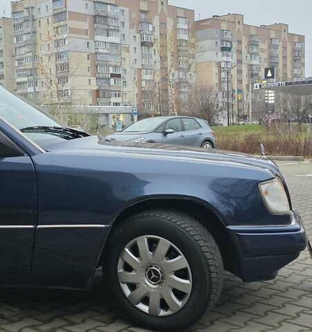 Синий Мерседес Е-Класс, объемом двигателя 2 л и пробегом 324 тыс. км за 2777 $, фото 35 на Automoto.ua