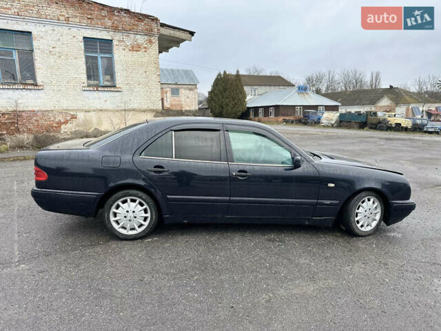 Синий Мерседес Е-Класс, объемом двигателя 2.3 л и пробегом 500 тыс. км за 2300 $, фото 3 на Automoto.ua