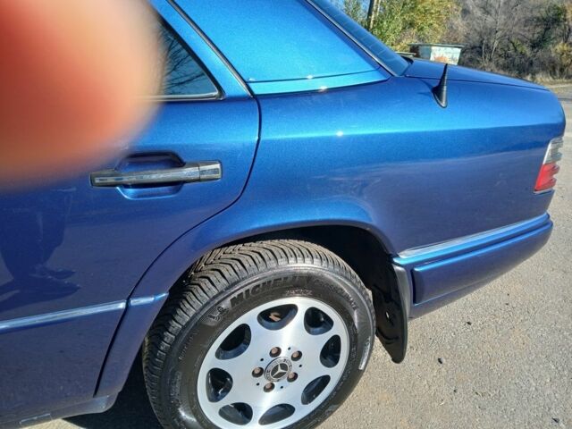 Синій Мерседес Е-Клас, об'ємом двигуна 2 л та пробігом 290 тис. км за 5000 $, фото 12 на Automoto.ua