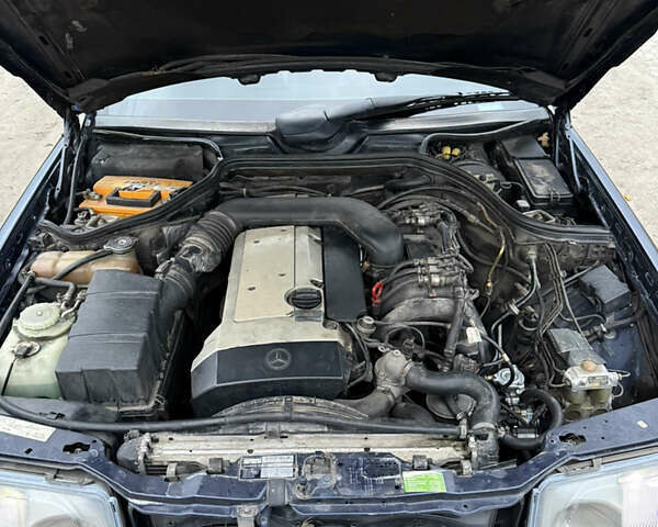 Синий Мерседес Е-Класс, объемом двигателя 3.2 л и пробегом 362 тыс. км за 4800 $, фото 16 на Automoto.ua