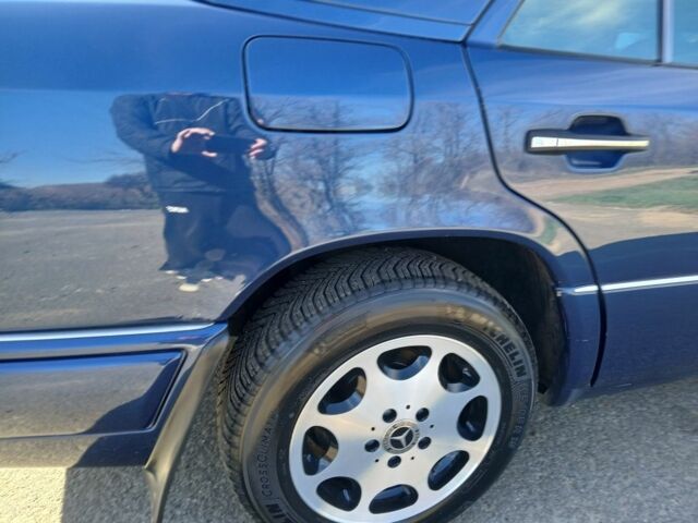 Синій Мерседес Е-Клас, об'ємом двигуна 2 л та пробігом 290 тис. км за 5000 $, фото 13 на Automoto.ua