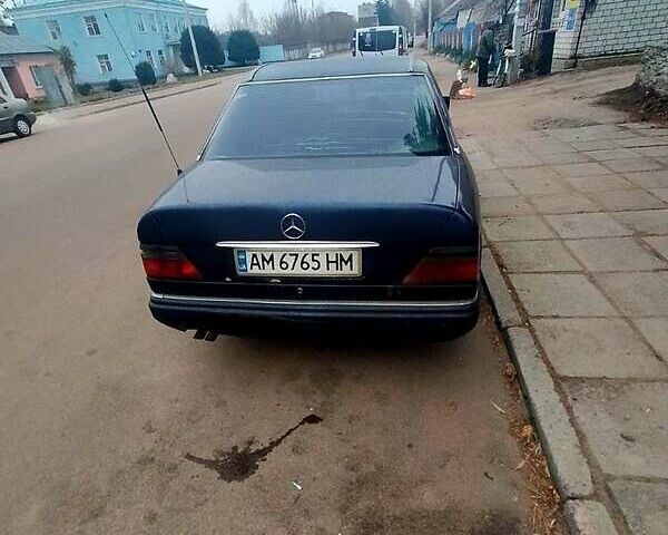 Синий Мерседес Е-Класс, объемом двигателя 2.8 л и пробегом 350 тыс. км за 2600 $, фото 8 на Automoto.ua