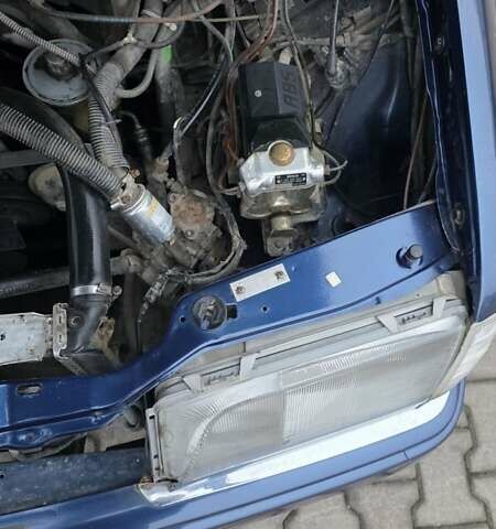 Синий Мерседес Е-Класс, объемом двигателя 2 л и пробегом 324 тыс. км за 2777 $, фото 26 на Automoto.ua