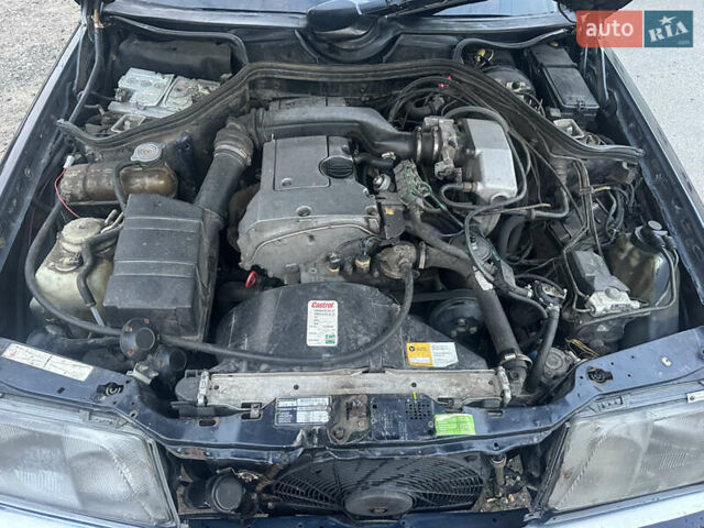 Синій Мерседес Е-Клас, об'ємом двигуна 2 л та пробігом 536 тис. км за 2950 $, фото 4 на Automoto.ua