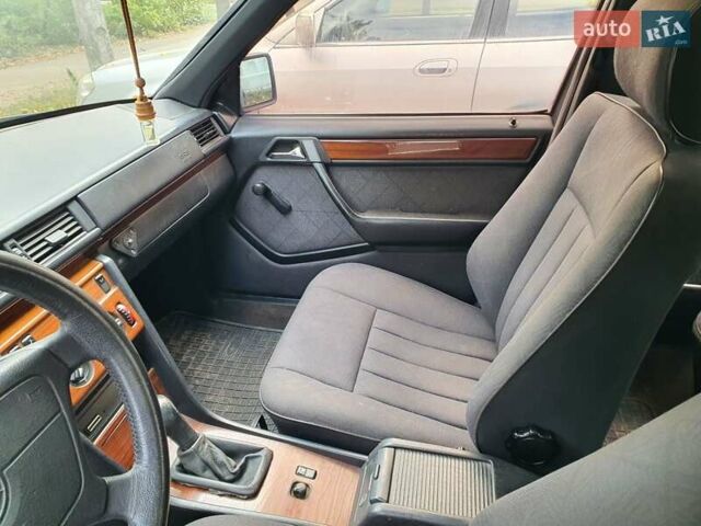 Мерседес Е-Класс 1995 в Кривом Роге на Automoto.ua Синий Мерседес Е-Класс, объемом двигателя 2 л и пробегом 295 тыс. км за 2600 $, фото 17 на Automoto.ua
