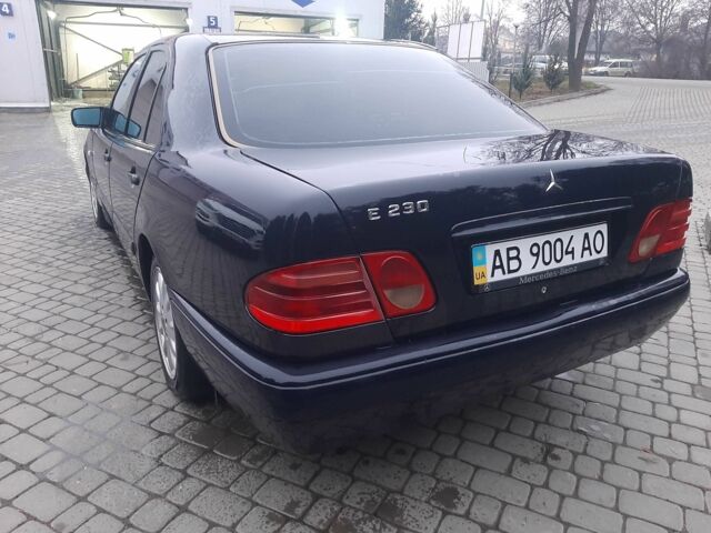 Синий Мерседес Е-Класс, объемом двигателя 0 л и пробегом 300 тыс. км за 2400 $, фото 4 на Automoto.ua