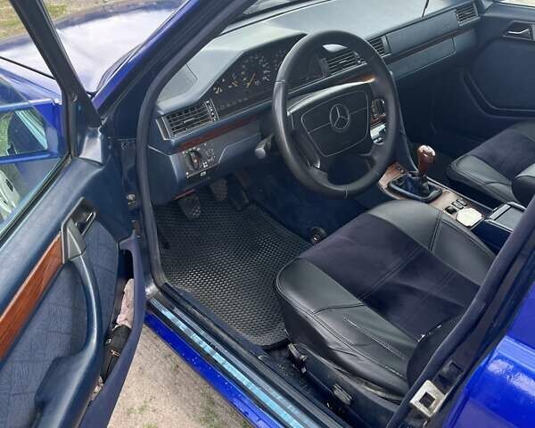 Синий Мерседес Е-Класс, объемом двигателя 2.5 л и пробегом 385 тыс. км за 5000 $, фото 2 на Automoto.ua