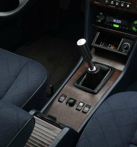 Синий Мерседес Е-Класс, объемом двигателя 2 л и пробегом 324 тыс. км за 2777 $, фото 39 на Automoto.ua