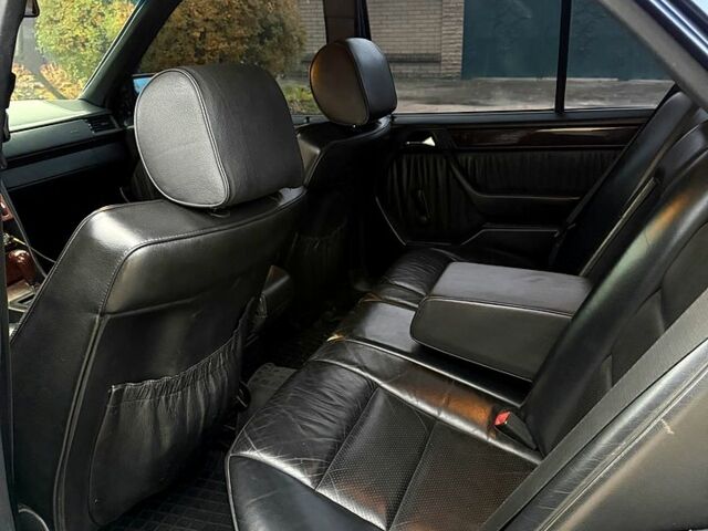 Мерседес Е-Класс 1995 в Харькове на Automoto.ua Синий Мерседес Е-Класс, объемом двигателя 2.8 л и пробегом 362 тыс. км за 4800 $, фото 11 на Automoto.ua