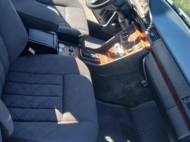 Синій Мерседес Е-Клас, об'ємом двигуна 2 л та пробігом 290 тис. км за 5000 $, фото 7 на Automoto.ua