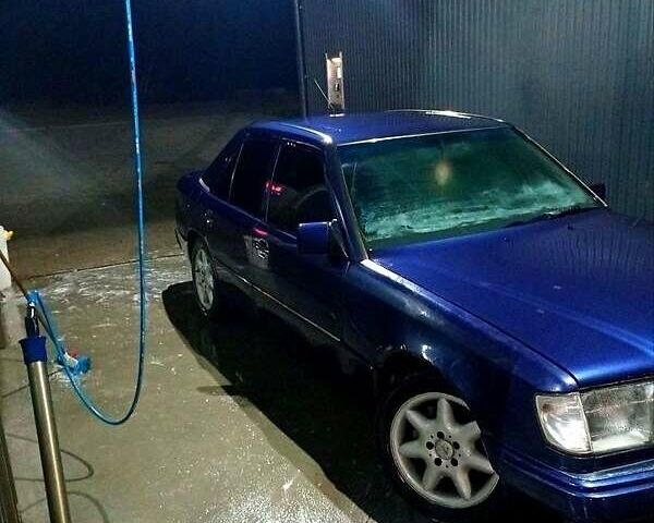 Синий Мерседес Е-Класс, объемом двигателя 2.8 л и пробегом 350 тыс. км за 2600 $, фото 9 на Automoto.ua