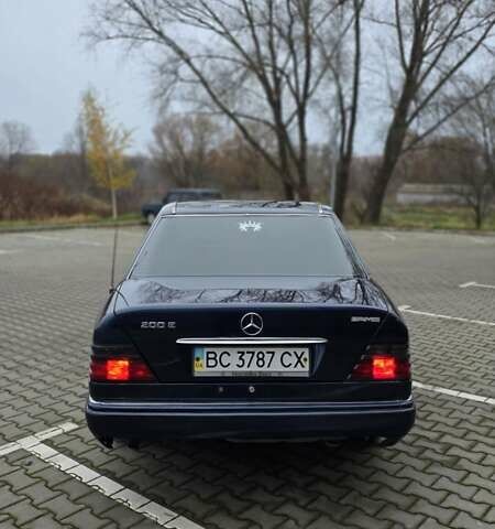 Синий Мерседес Е-Класс, объемом двигателя 2 л и пробегом 324 тыс. км за 2777 $, фото 3 на Automoto.ua