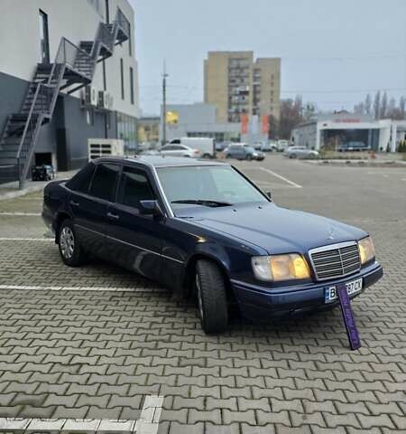 Синий Мерседес Е-Класс, объемом двигателя 2 л и пробегом 324 тыс. км за 2777 $, фото 6 на Automoto.ua