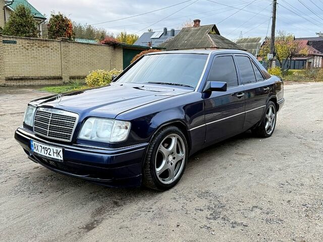 Мерседес Е-Класс 1995 в Харькове на Automoto.ua Синий Мерседес Е-Класс, объемом двигателя 2.8 л и пробегом 362 тыс. км за 4800 $, фото 2 на Automoto.ua