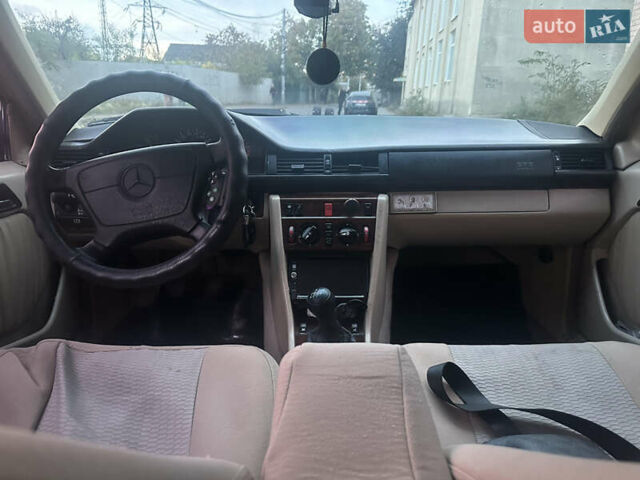 Синій Мерседес Е-Клас, об'ємом двигуна 2 л та пробігом 536 тис. км за 2950 $, фото 5 на Automoto.ua