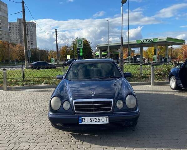 Синий Мерседес Е-Класс, объемом двигателя 2.3 л и пробегом 559 тыс. км за 2600 $, фото 4 на Automoto.ua