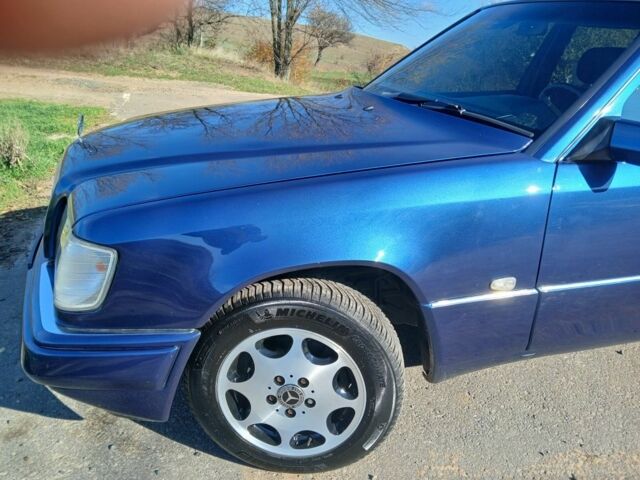 Синій Мерседес Е-Клас, об'ємом двигуна 2 л та пробігом 290 тис. км за 5000 $, фото 11 на Automoto.ua