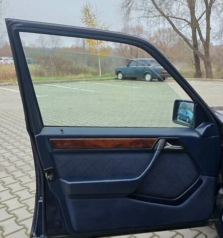 Синий Мерседес Е-Класс, объемом двигателя 2 л и пробегом 324 тыс. км за 2777 $, фото 12 на Automoto.ua