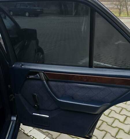 Синий Мерседес Е-Класс, объемом двигателя 2 л и пробегом 324 тыс. км за 2777 $, фото 16 на Automoto.ua