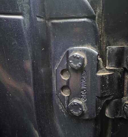 Синий Мерседес Е-Класс, объемом двигателя 2 л и пробегом 324 тыс. км за 2777 $, фото 36 на Automoto.ua