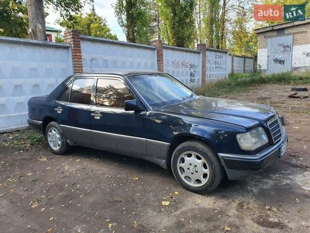 Мерседес Е-Класс 1995 в Кривом Роге на Automoto.ua Синий Мерседес Е-Класс, объемом двигателя 2 л и пробегом 295 тыс. км за 2600 $, фото 8 на Automoto.ua