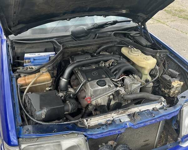 Синий Мерседес Е-Класс, объемом двигателя 2.5 л и пробегом 385 тыс. км за 5000 $, фото 6 на Automoto.ua