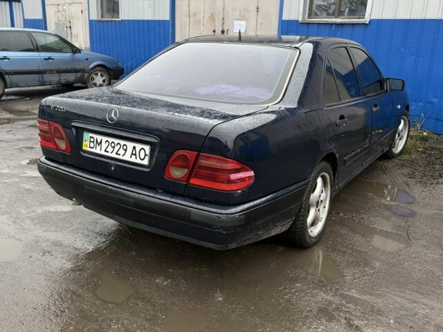 Синий Мерседес Е-Класс, объемом двигателя 2.2 л и пробегом 461 тыс. км за 2200 $, фото 3 на Automoto.ua