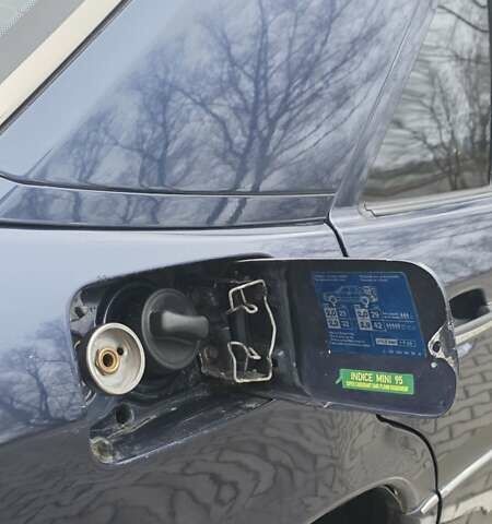 Синий Мерседес Е-Класс, объемом двигателя 2 л и пробегом 324 тыс. км за 2777 $, фото 20 на Automoto.ua