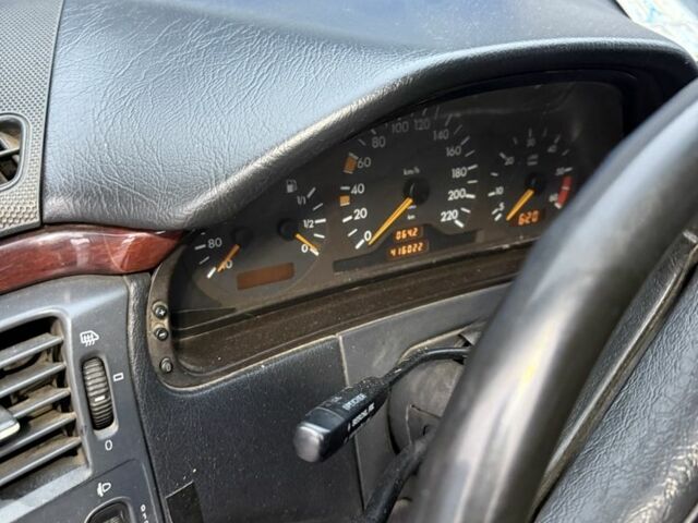 Синий Мерседес Е-Класс, объемом двигателя 2.2 л и пробегом 461 тыс. км за 2200 $, фото 7 на Automoto.ua