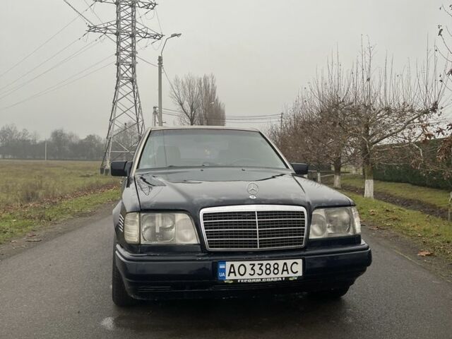 Синий Мерседес Е-Класс, объемом двигателя 3 л и пробегом 400 тыс. км за 2000 $, фото 3 на Automoto.ua
