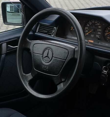 Синий Мерседес Е-Класс, объемом двигателя 2 л и пробегом 324 тыс. км за 2777 $, фото 41 на Automoto.ua