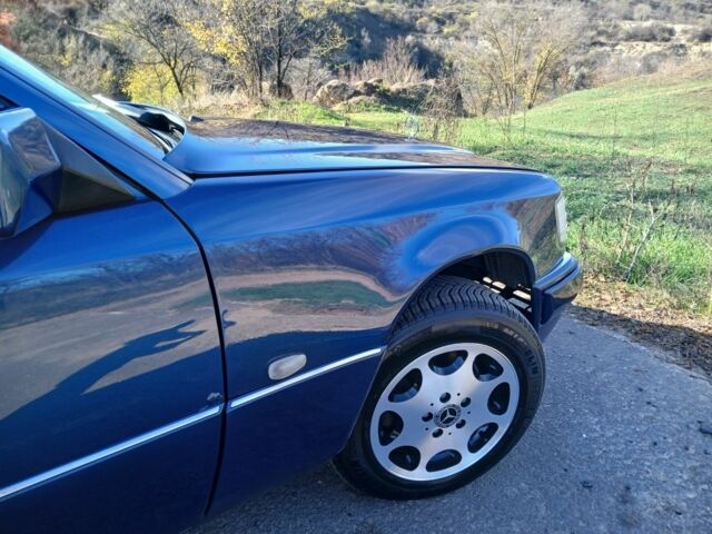 Синій Мерседес Е-Клас, об'ємом двигуна 2 л та пробігом 290 тис. км за 5000 $, фото 15 на Automoto.ua