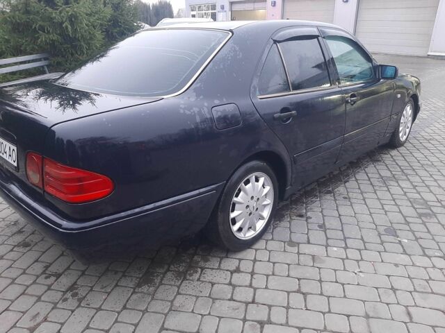 Синий Мерседес Е-Класс, объемом двигателя 0 л и пробегом 300 тыс. км за 2400 $, фото 6 на Automoto.ua