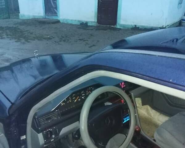 Синий Мерседес Е-Класс, объемом двигателя 2 л и пробегом 315 тыс. км за 3500 $, фото 13 на Automoto.ua