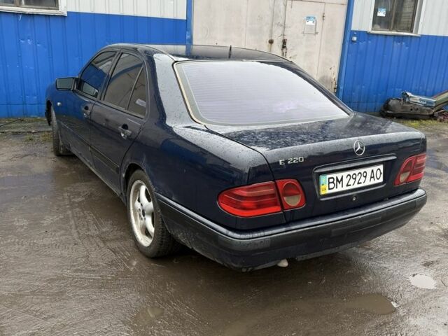 Синий Мерседес Е-Класс, объемом двигателя 2.2 л и пробегом 461 тыс. км за 2200 $, фото 2 на Automoto.ua