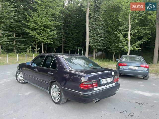 Синій Мерседес Е-Клас, об'ємом двигуна 2.3 л та пробігом 320 тис. км за 2500 $, фото 3 на Automoto.ua